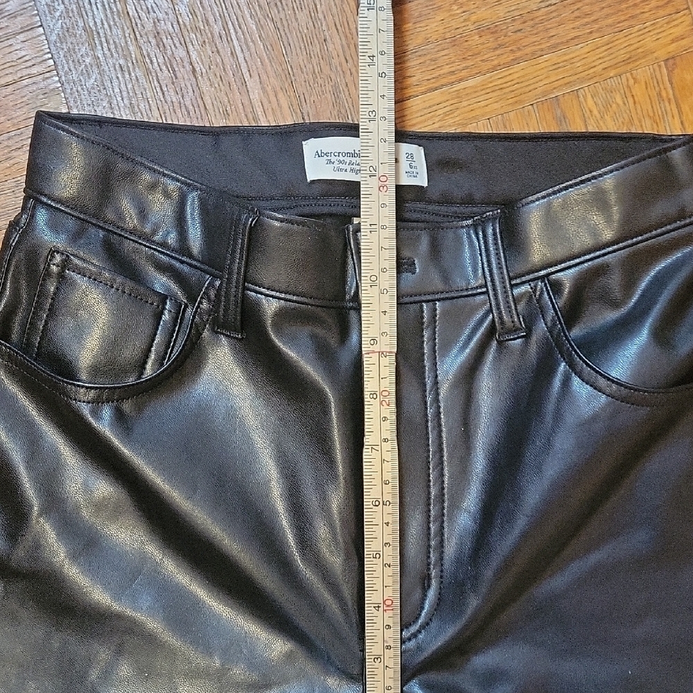 Abercrombie & Fitch High Rise Faux Leather Jeans 90s Relaxed Size 28 XS NWOT - Picture 9 of 11